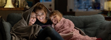 education-blog-lo-dec-2024-mom-daughters-blanket-900x330.tmb-0